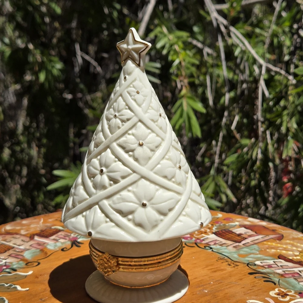 Vtg Ceramic Christmas Tree Hinged Trinket Box White‎ Gold Stars Holiday Decor
